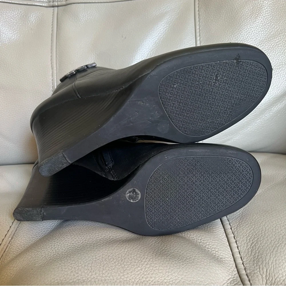 Tory Burch Black Leather Lowell Wedge Ankle Boots Sz 8.5 Classic Chic Minimalist